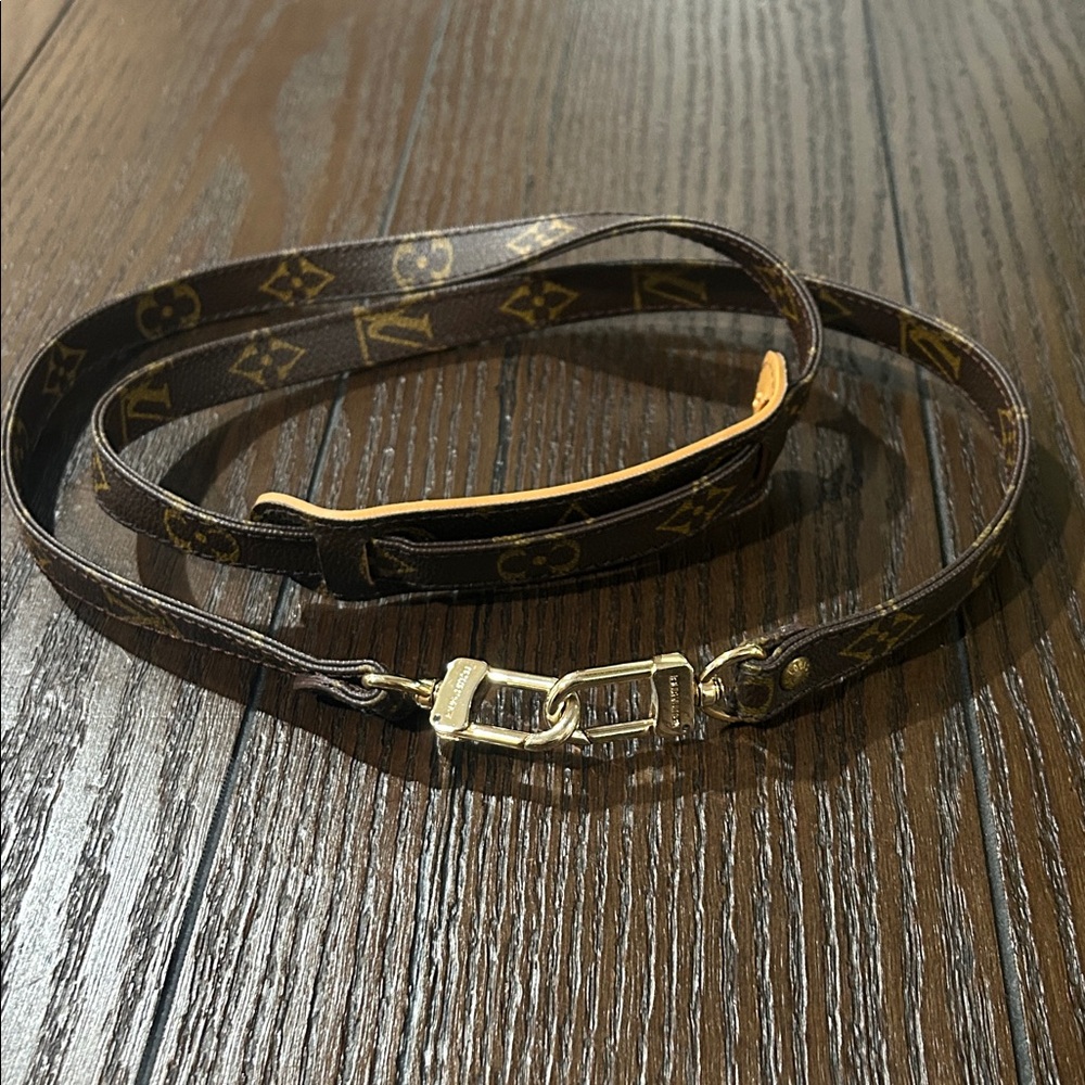 Louis Vuitton Authentic 
Monogram Shoulder Strap - Picture 4 of 4